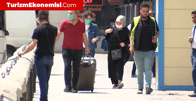 Otogarda dönüş yoğunluğu başladı, otobüs biletleri tükendi