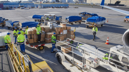 Almanya’dan SunExpress öncülüğünde 450 ton yardım malzemesi getirildi