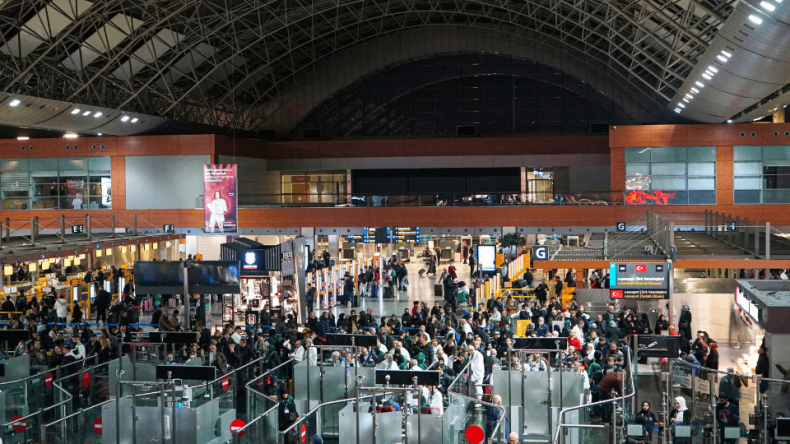 Sabiha Gökçen Havalimanı’nda bayram yoğunluğu başladı