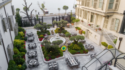 SCALINI İSTANBUL GELENEKSEL İTALYAN LEZZETLERİNİ YEŞİLLER İLE ÇEVRİLİ AVLUSUNDA BOĞAZ’IN MAVİSİ İLE BULUŞTURUYOR